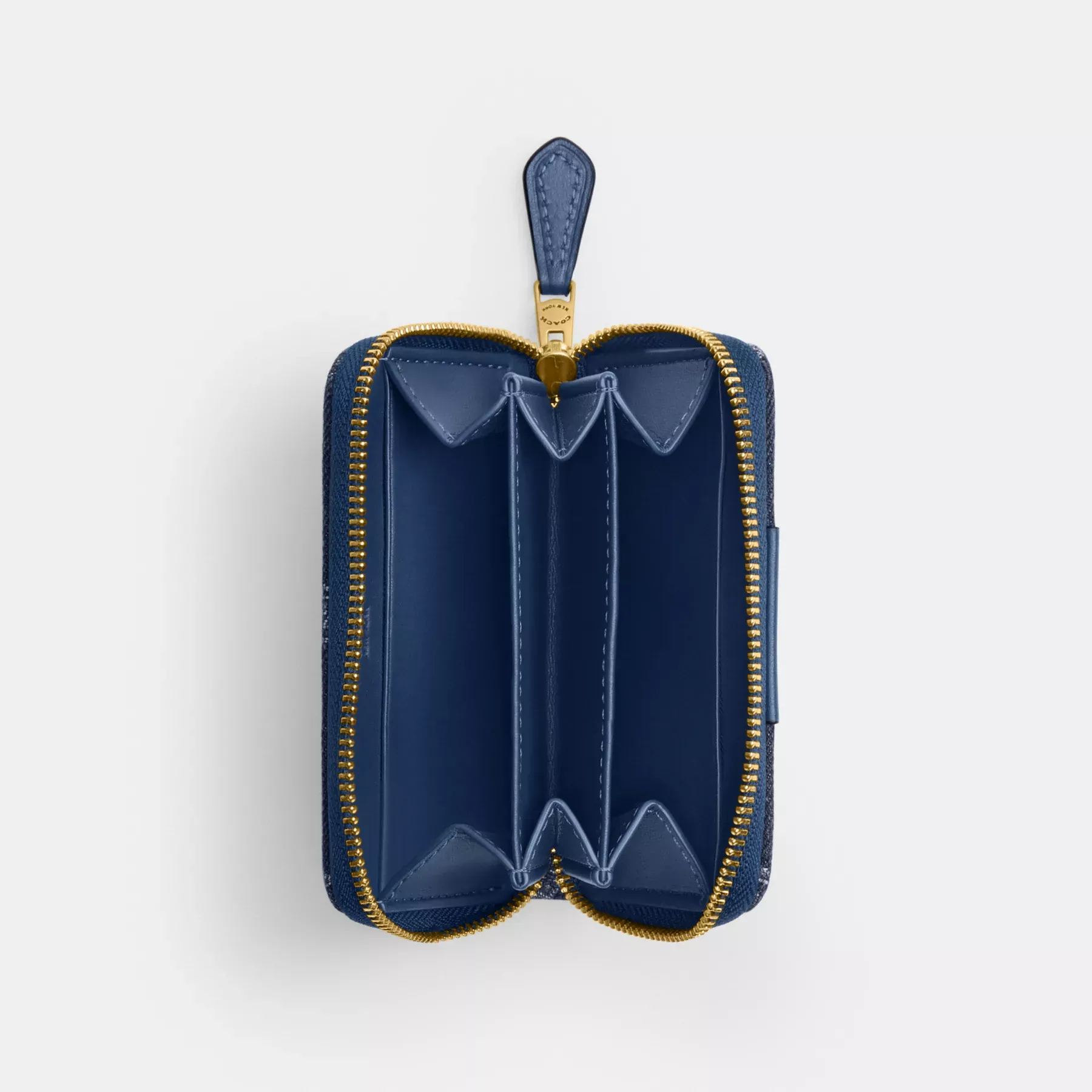 Essential Small Zip Around Card Case With Horse And Carriage Print